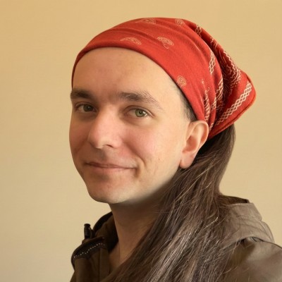 Photo of Caer Sanders